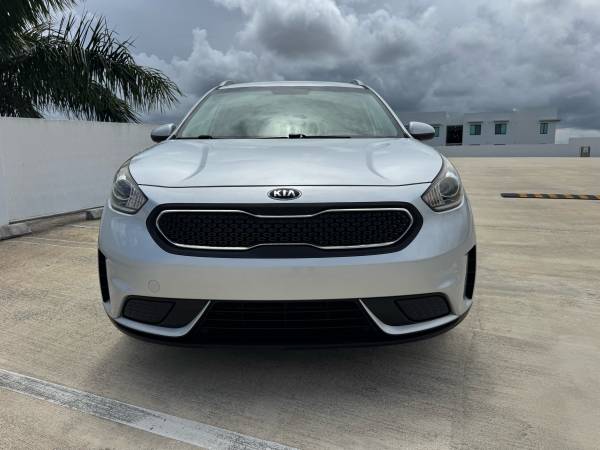 KIA NIRO HYBRID / LOW MILES - $10,500 (Boca Raton)63469735102977122
