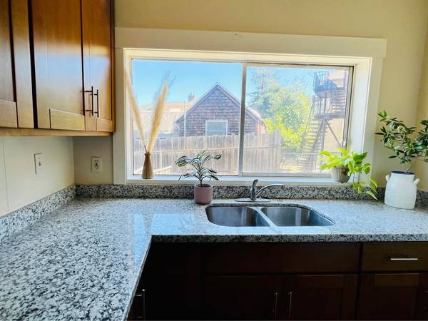 $4,400 / 6br - 1700ft2 - 6br - Charming Oakland Home | 6BR, 3BA, Natural Light! (oakland lake merritt / grand)63889098891521123