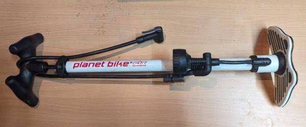 Bicycle Floor Pump W/Built-In Pressure Gauge 1