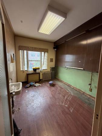 $2,500 Prime second floor corner medical/professional office PRICED to LEASE (Astoria)63816703196547122