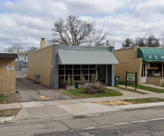 Great Retail Location  -  Parking -  Signage 1