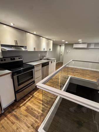 $2,095 / 1br - ¡Amplio 1BR más DEN! ¡Entrada privada en 2025 Walnut St! ¡ESTACIONAMIENTO! (Rittenhouse Square)63666762550273120