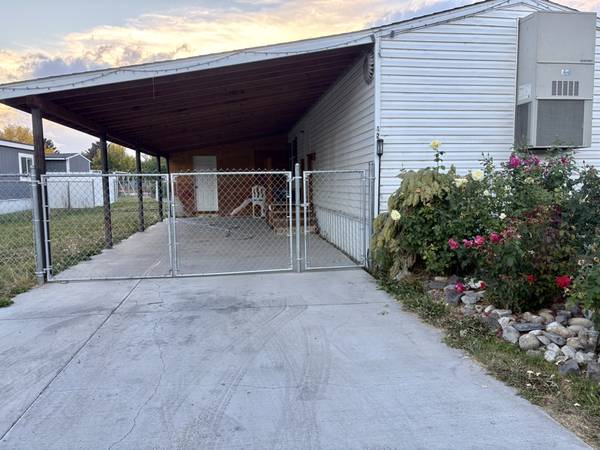 $1350.00 / 3br - 715 Center St E Trlr 12763963189192579121
