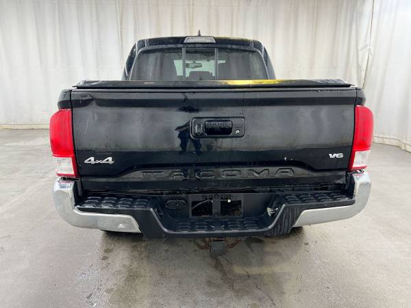 2016 Toyota Tacoma SR5 V6 4x4 Double Cab clean Carfax history report - $19,500 (Rowley)63470891327233122