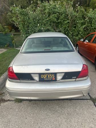 2011 Crown Victoria interceptor de policía - $2000 (Westland, MI)63470235816449121