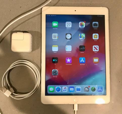 Apple iPad® Air Wi-Fi 16GB Silver MD788LL/A lightning cord & power 1