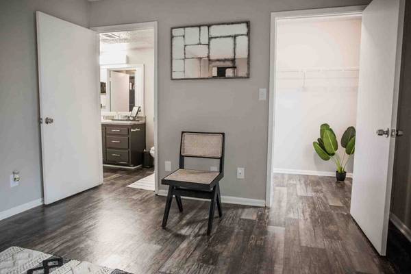 $1,199 / 1br - 943ft2 - Travelling by bus? We're near the line! 1 br / 1 ba! (Norcross - Jimmy Carter Blvd)63964399299587123