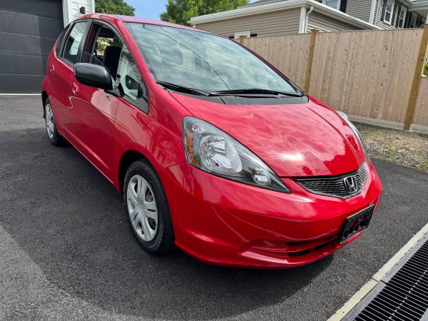 Honda Fit 2011 con 103 mil millas, funciona excelente, precio ajustado para vender, informe Carfax limpio - $5.500 (Ashland)63470891538051123