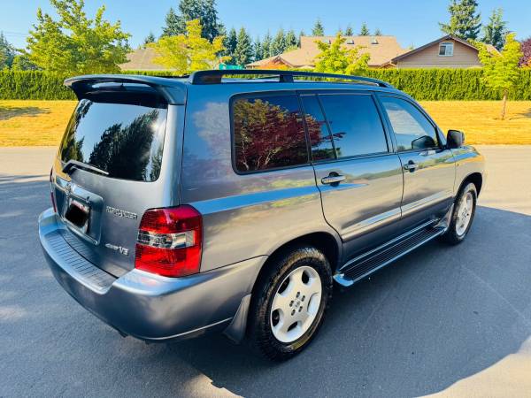 Toyota Highlander 4WD 2005 V6 - $5,900 (Kirkland)63624398685697123