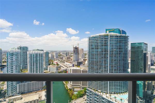 $3,450 / 1br - 816ft2 - Contemporary 1BR with Stunning City Views at IconBrickell, Miami (Brickell, Miami)64051005583235120
