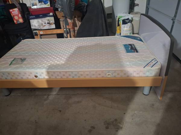 Kids Single Bed and mattress 1
