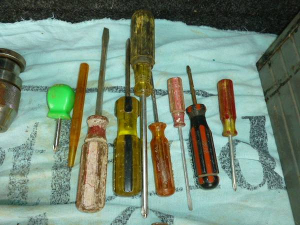 Screw drivers - flat and Philips - various 1