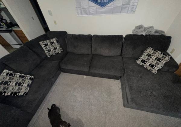 Full sectional couch 1