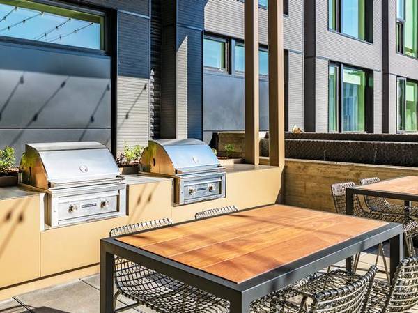 $1,634 / 1br - 641ft2 - Find Your Perfect Space: Beautiful Apartment Homes Available! (Slabtown)64039055256322123