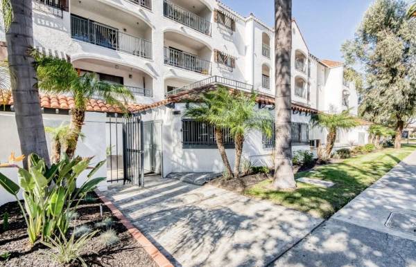 $2,050 / 1br - ¡Oferta especial por tiempo limitado para mudarse! (Santa Ana)63857734039555121