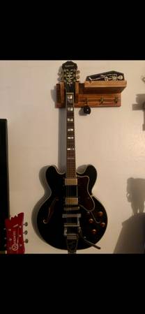 Epiphone Sheraton II w/ Bigsby 1