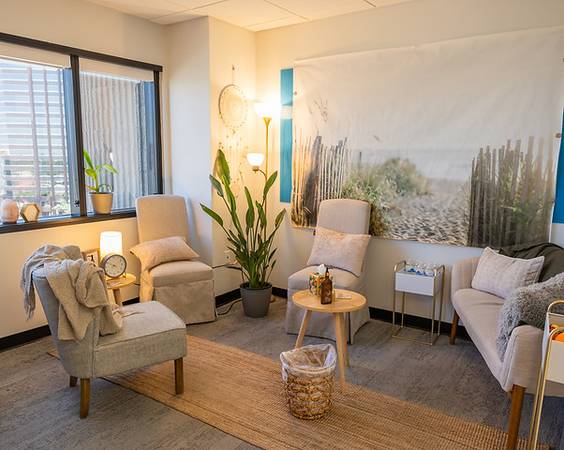 Bright, Move-In Ready Private Offices with Incredible Views – Phoenix 1