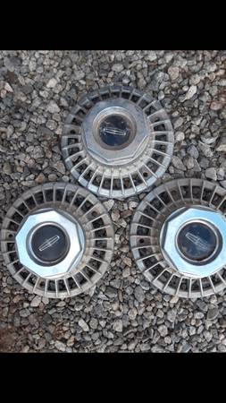 Lincoln hub caps 1