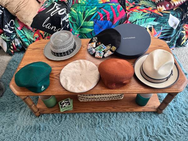 Santana fedoras, Laulhere berets 1