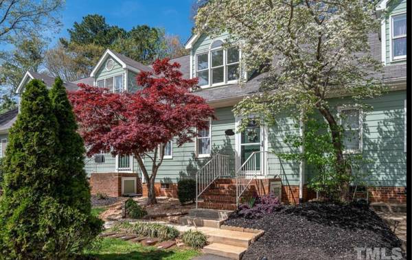 $1000 / 2 habitaciones - Alquiler de habitación principal + baño incluye todos los servicios (límite de Raleigh con Cary)63470393143681124