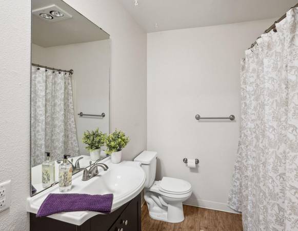 $1,495 / 2br - HALF MONTH FREE + Modern Appeal Throughout - New Bath Fixtures (Halsey & I-84)63870109496835121