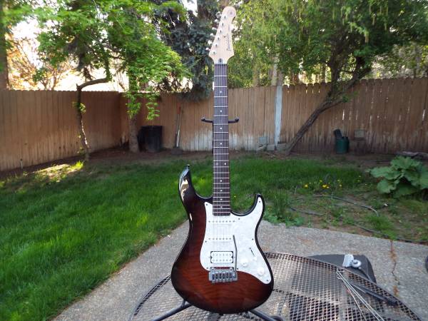 YAMAHA PACIFICA 412 1