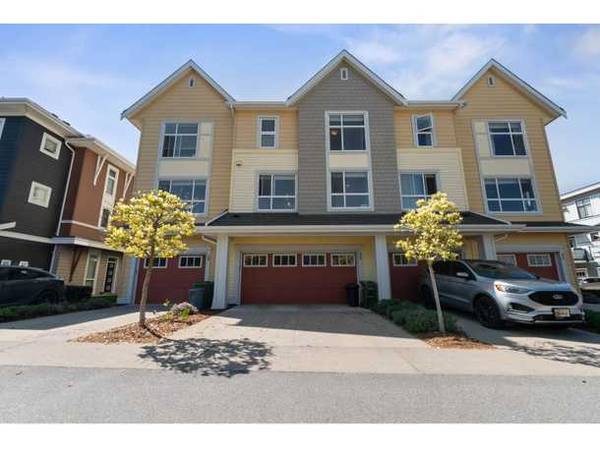 Modern 3-beds & 2-baths home offers both comfort and convenience 1