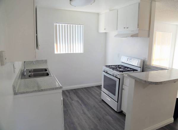 $1,630 / 1br - 970ft2 - Great Value & Low Security Deposit! Great Location ! (Riverside)64028081868802123