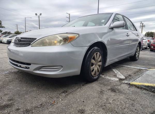 2005 Toyota Camry LE 1