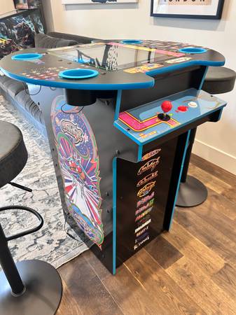 Arcade Game Machine with Chairs 1