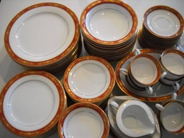 Noritake, Gold Hill 95 pc China set, Vintage, Excellent Condition