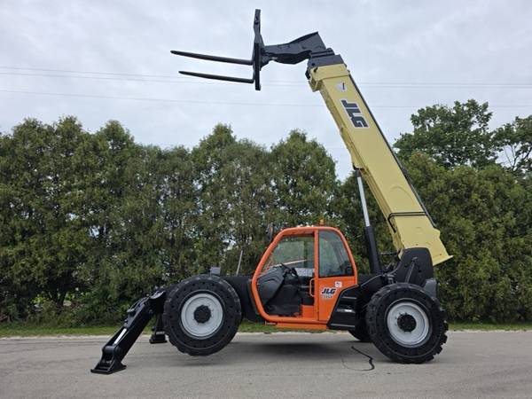 2016 JLG 1055 TELEHANDLER – ONLY 2,880 HOURS – 10,000LB CAPACITY!!! 1
