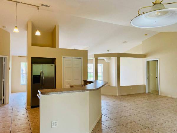 $2.000 / 3 dormitorios - 2006 ft² - GRAN CASA EN ALQUILER DE 3 DORMITORIOS Y 2 BAÑOS (Port St. Lucie)
