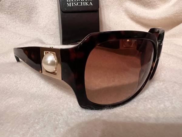Gafas de sol marrones para mujer de Badgley Mischka con detalles de perlas - $150 (Westwood, Los Ángeles, CA)634714275614751223