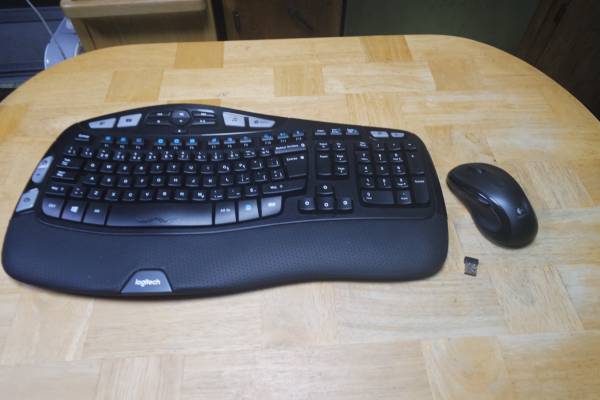 Logitech K350 (820-002570) Wireless Keyboard and Mouse 1
