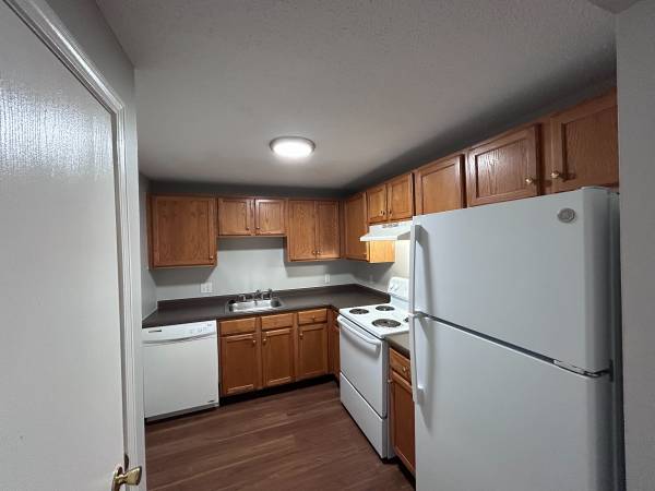 $1,861 / 2br - 875ft2 - 1st Floor Corner Two Bedroom - Take $500 off First Full Month's Rent! (Milford)63656278567299124