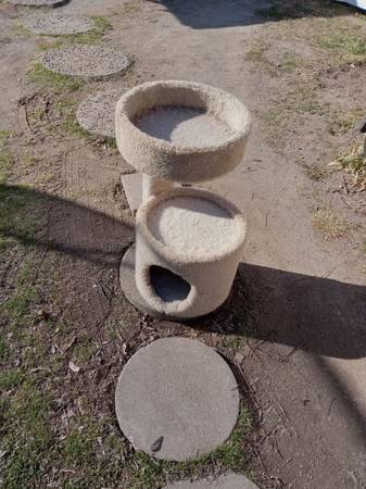 Small cat tree 1