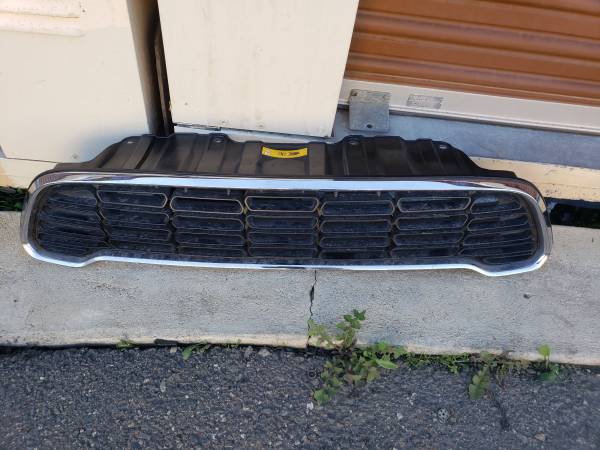 2011-2015 Mini Cooper Countryman Grill with accessories oem. 1