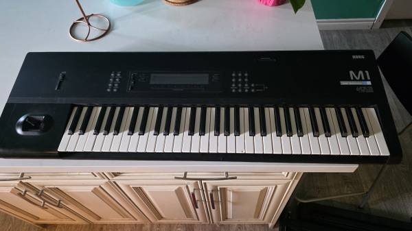 Korg M1 keyboard workstation 1