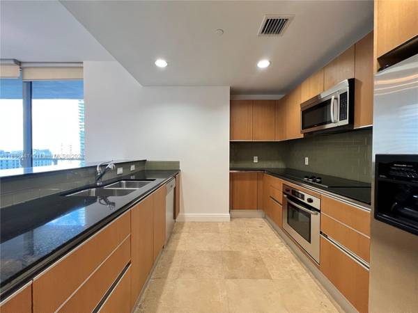 $4,200 / 2br - 1278ft2 - Very Spacious & Bright Corner 2bd Great Views! (1060 Brickell- Brickell)64001848081667124