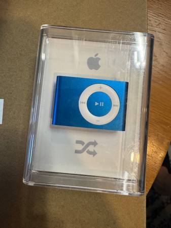 iPod shuffle 2nd gen - never used in box 1