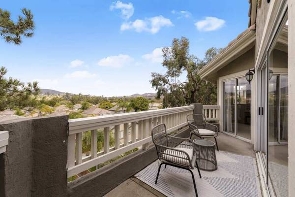 $3,279 / 3 habitaciones - 1230 pies² - Ubicado en San Diego, 3 habitaciones, Programa de Recompensas para Residentes (9870 Mercy Rd, San Diego, CA)63865930122243123