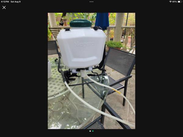 Backpack 4 gallon sprayer 1