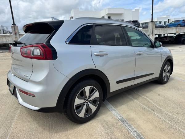 KIA NIRO HYBRID / LOW MILES - $10,500 (Boca Raton)63469735102977124
