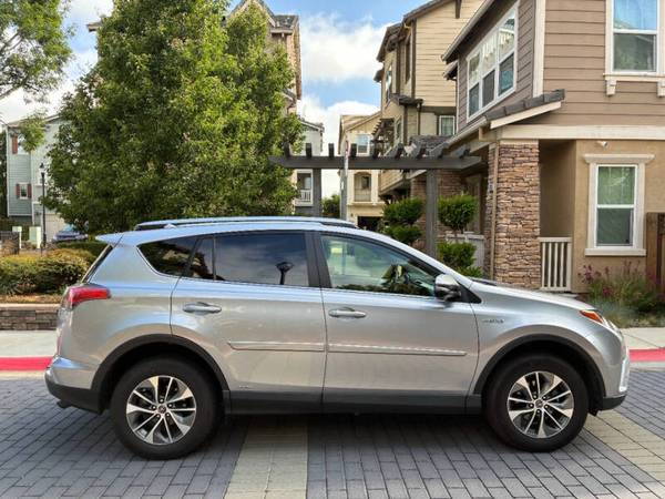 2018 Toyota RAV4 Hybrid XLE AWD - $25,750 (fremont / union city / newark)63622724576385121