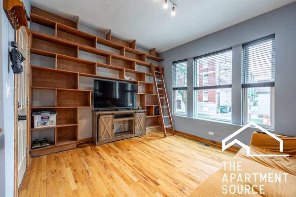 $2,500 / 2br - 2 Level Loft Styled 2 Bed 2 Bath in Humboldt Park! Laundry, Storage,Ac (Humboldt Park)63898733504643122