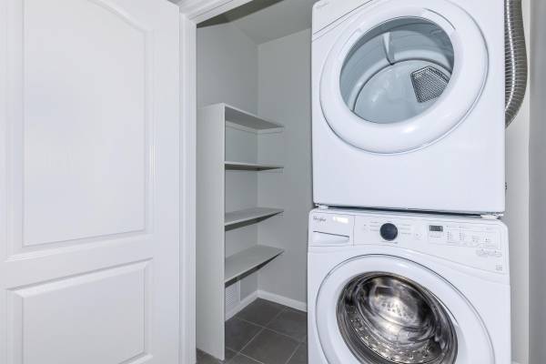 $2,329 / 1br - 625ft2 - Soaking Baths, Central Air/Heating, Dressing Vanities (1026 S Broadway, Los Angeles, CA)63857734170241124