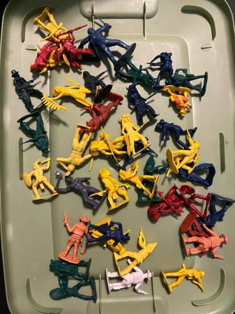 Plastic Cowboys and Indians Figurines 1