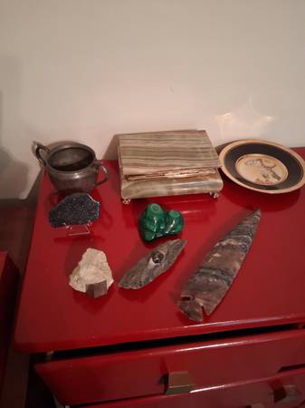 knick knacks and crystals 1