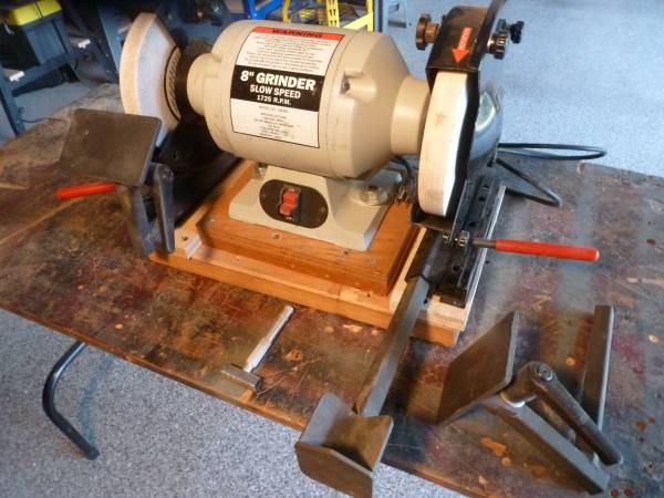 BENCH GRINDER WITH ONEWAY WOLVERINE SYSTEM 1